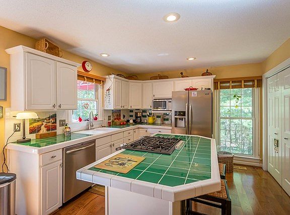 5th image of 4651 E Shores Dr