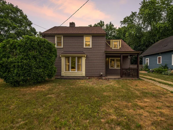 5088 N Riverview Dr, Kalamazoo, MI 49004