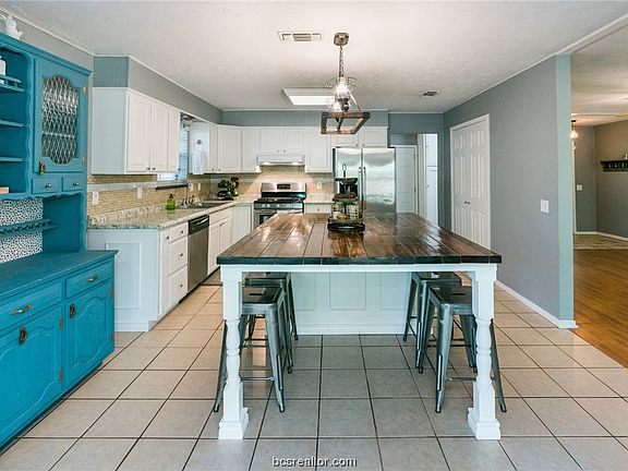 3rd image of 3028 Westwood Main Dr