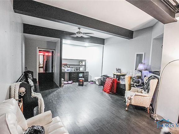 4th image of 128 W Crocker St