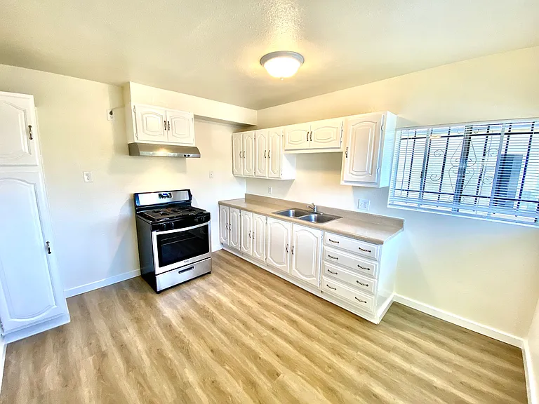 1530 Locust Ave #D — Photo 2