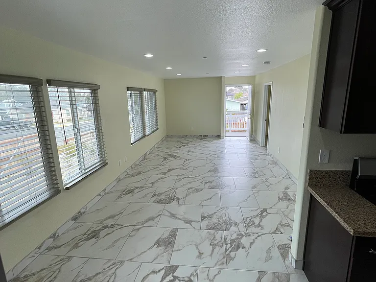 206 Saratoga Ave — Photo 2