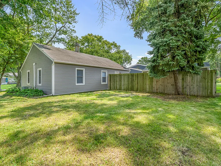 2360 Arrow St — Photo 27