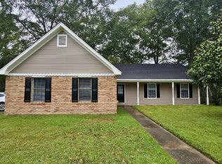 9 Monticello Cir, Columbus, MS 39702