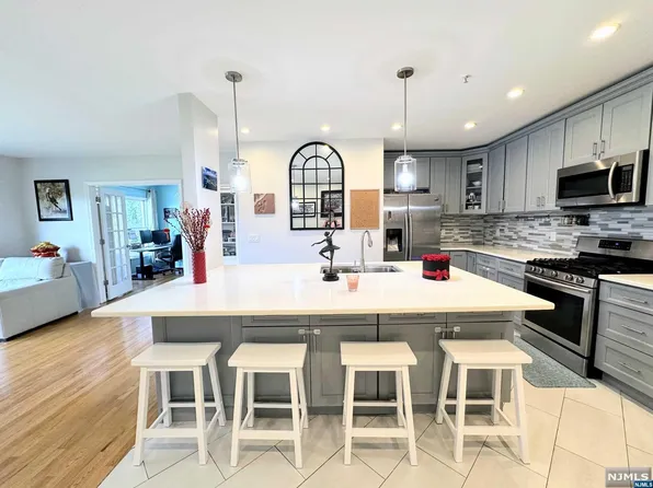 137 The Promenade, Edgewater, NJ 07020