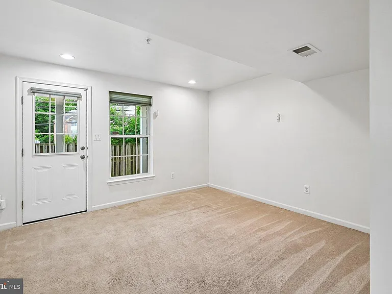 9457 Birdhouse Cir #40 — Photo 52