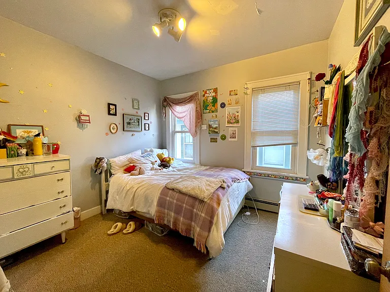 2080 Roblyn Ave — Photo 11