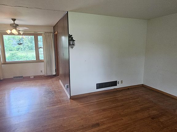 3rd image of 8622 Christopher Dr