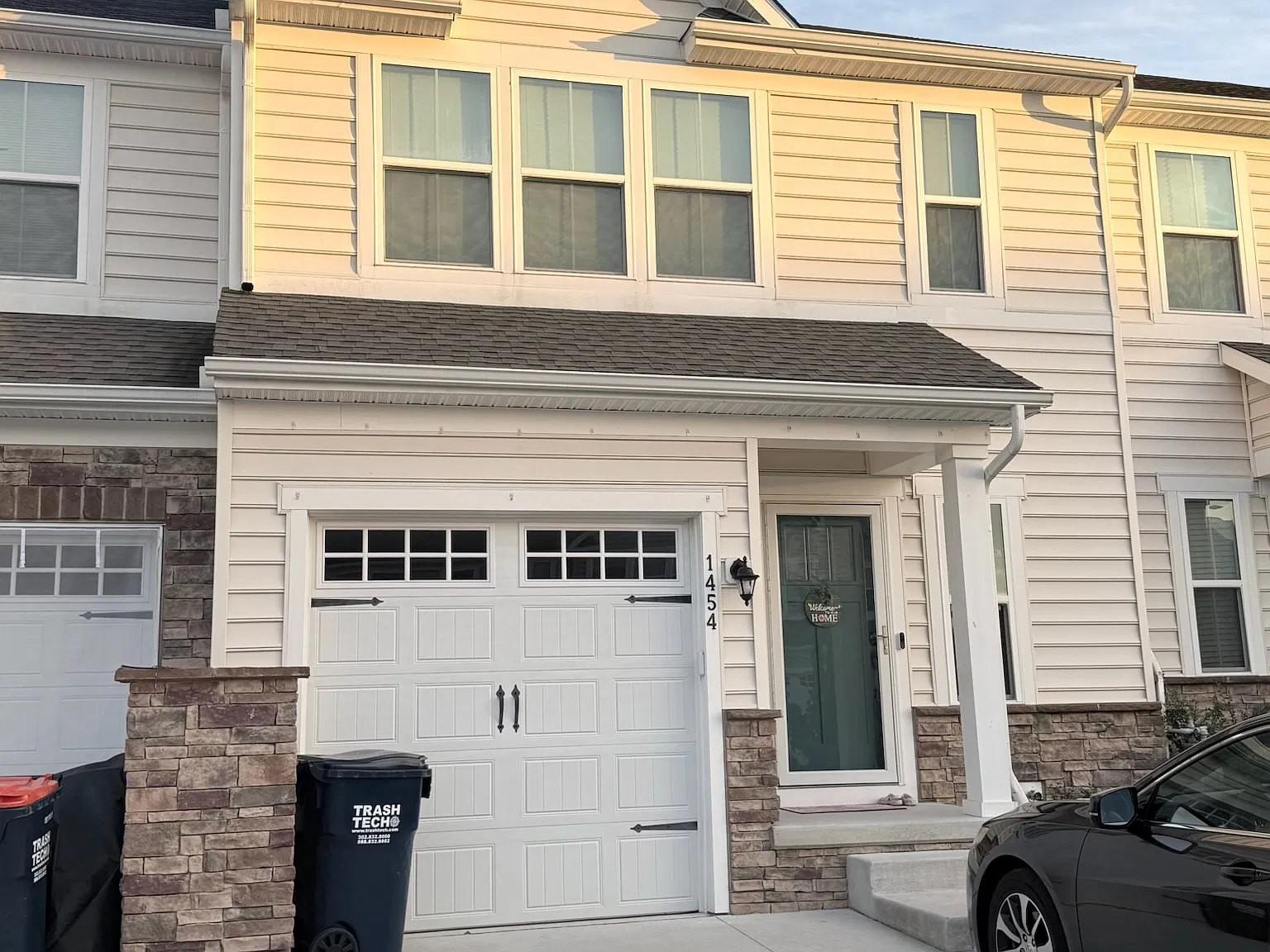 3 bed, 2.5 bath, 2550 sqft, $2,950 — Photo 1
