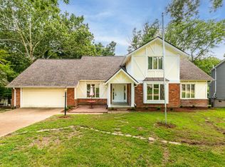 1518 Pheasant Ridge Dr, Ballwin, MO 63011