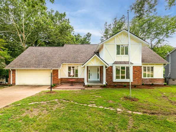 1518 Pheasant Ridge Dr, Ballwin, MO 63011