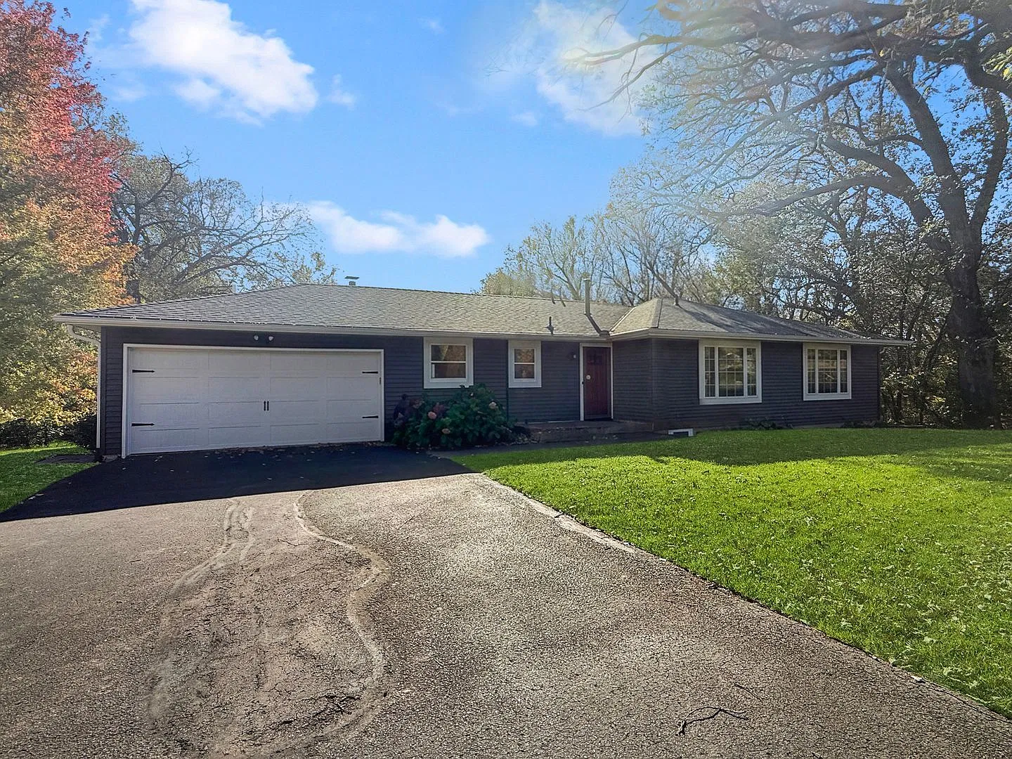 7 bed, 3.0 bath, 3200 sqft, $3,195 — Photo 2