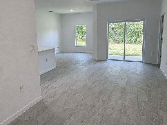 3rd image of 2669 Maximo Rd