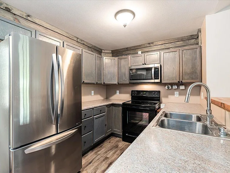 408 Breezing Ln — Photo 14