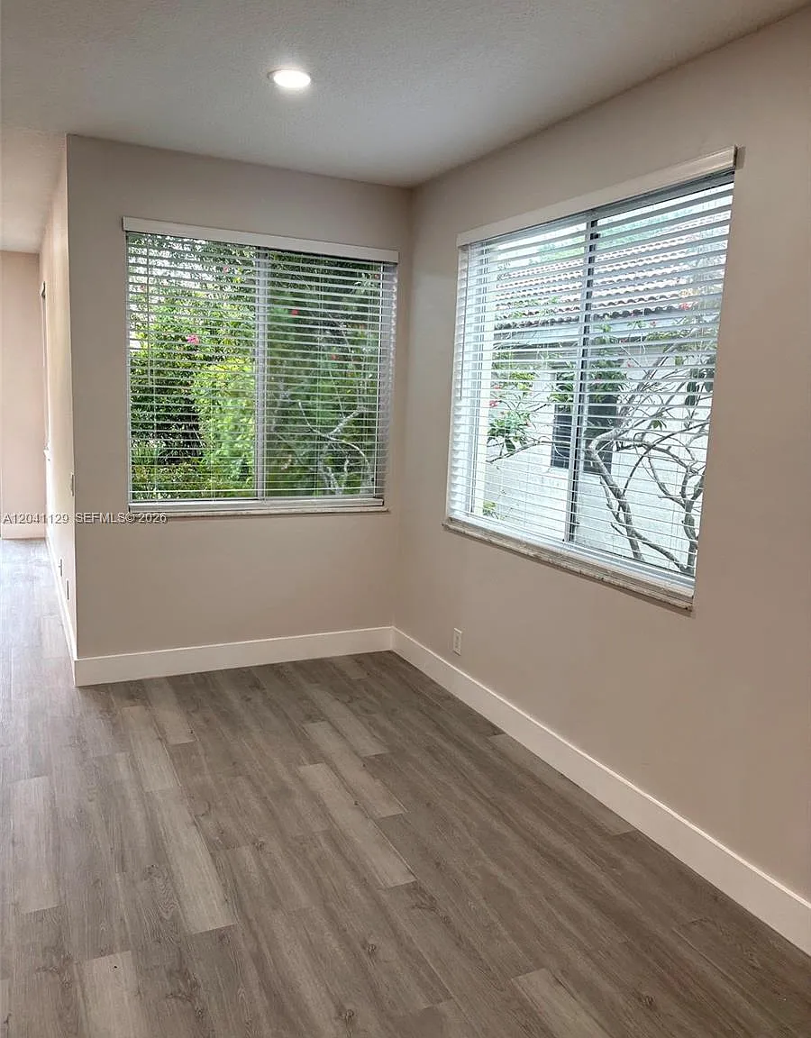 Sectors 3 & 4 Boundary Pl — Photo 4