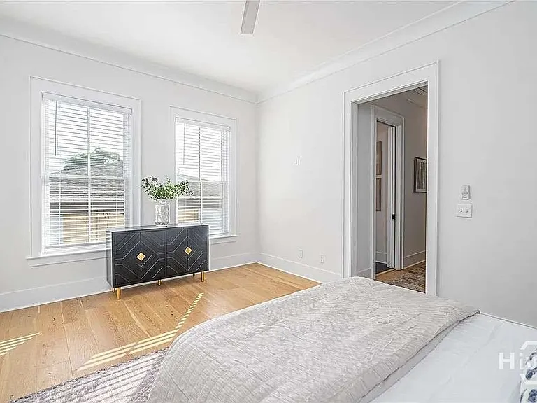 216 W 43rd St — Photo 14