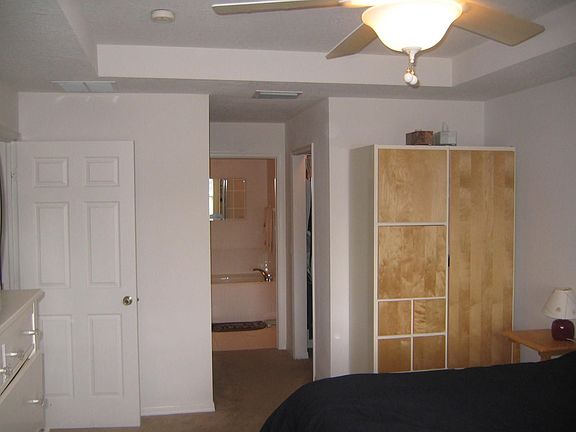 Master bedroom w/ceiling fan