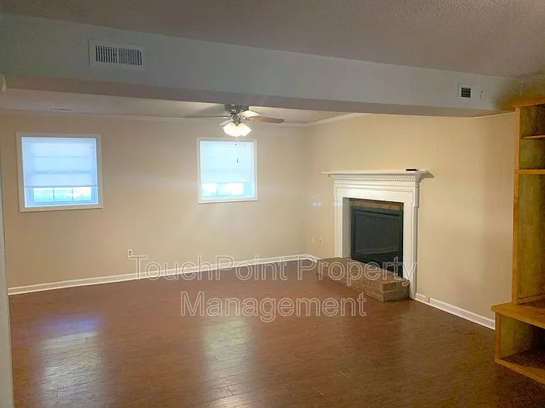 1114 Glenshannon Rd — Photo 9