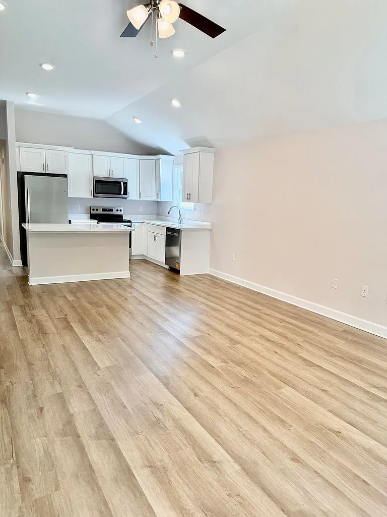 3 bed, 1267 sqft, $1,750 — Photo 3