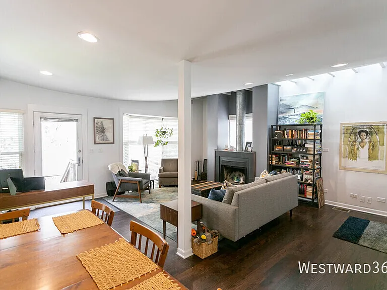 3934 N Hermitage Ave #CH — Photo 1