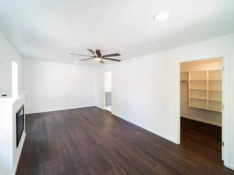 Brentwood House — Photo 8