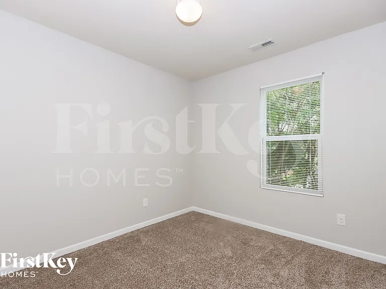 532 Ellingsworth Ln — Photo 11