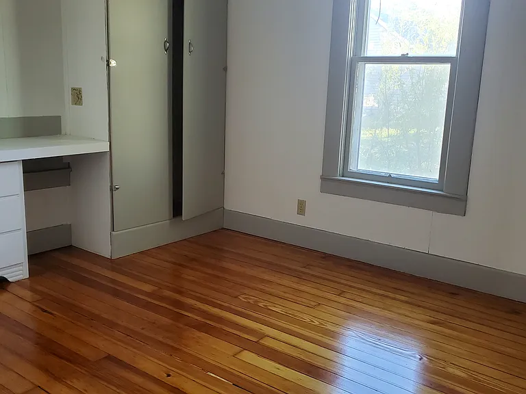 729 Blunt St — Photo 4