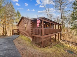 669 Magic Kingdom Ln, Sevierville, TN 37876