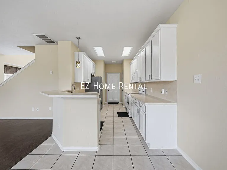 2951 Hackamore Hollow Ln — Photo 9