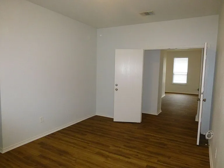 1726 E Mesa Park Cv — Photo 7