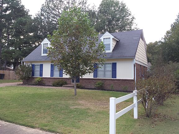 Front from street w/fence