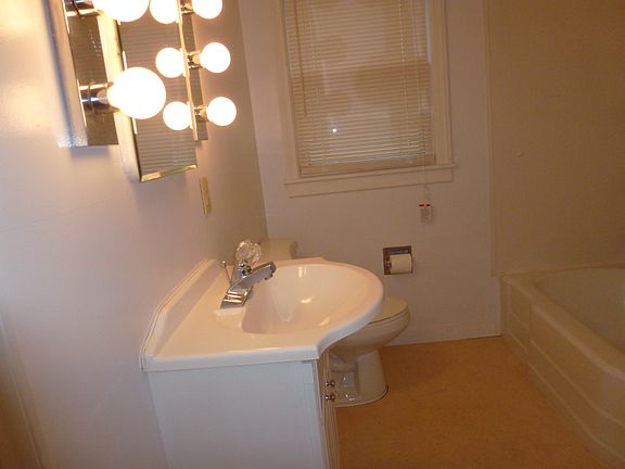5th image of 6 Jewell Ave