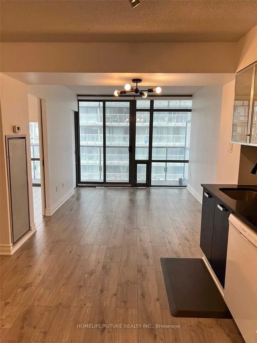 Building Photo - 38 Grenville St #1010