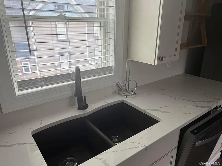 61 Cedar Ave #2 — Photo 6