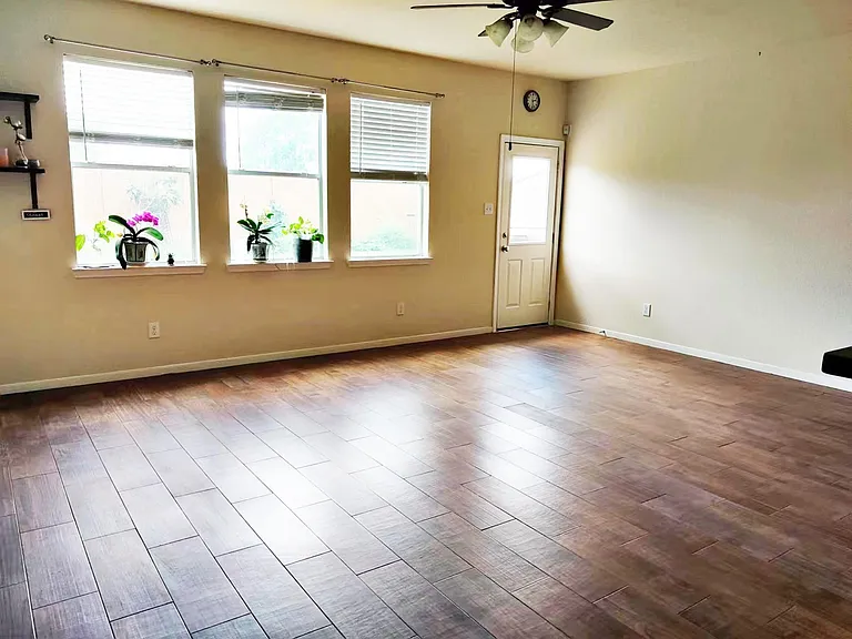 3922 Camden Fields Ln — Photo 6