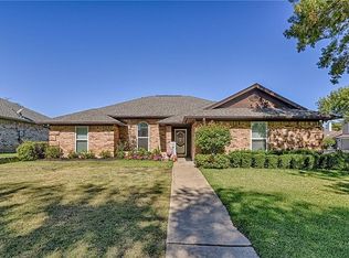 1515 Lincoln Dr, Mansfield, TX 76063