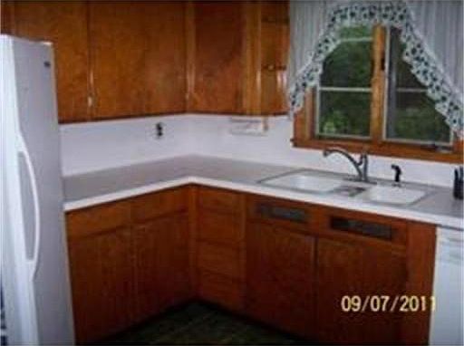 2nd image of 130 Everett Ave