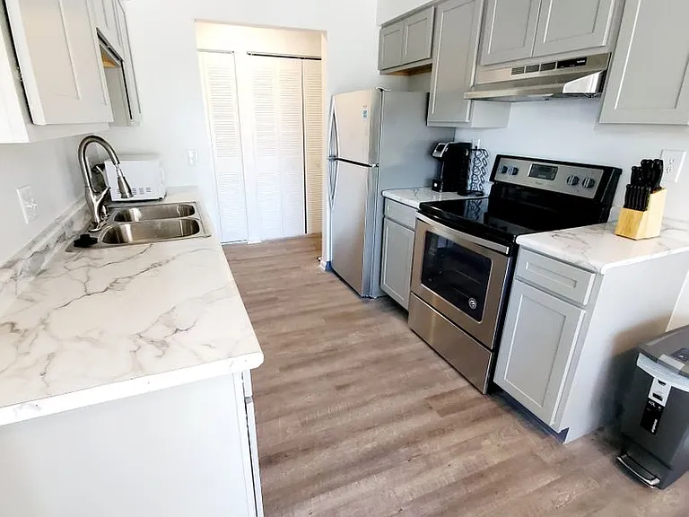 Sugarbush Apartments — Photo 243