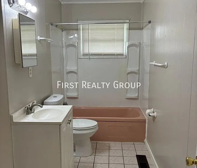 1498 Elaine St — Photo 10