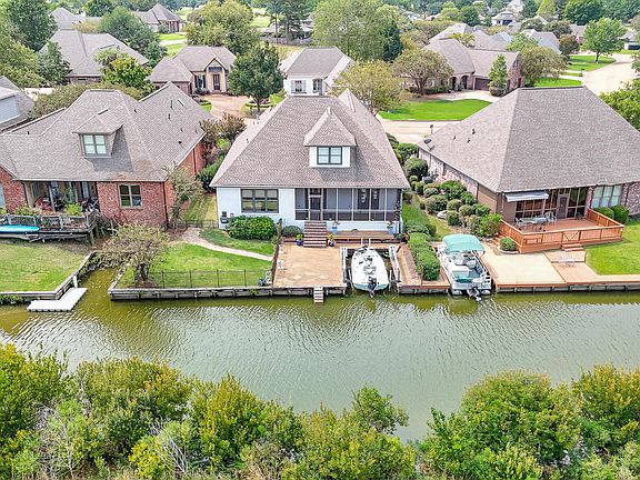 2nd image of 131 Southampton Cir