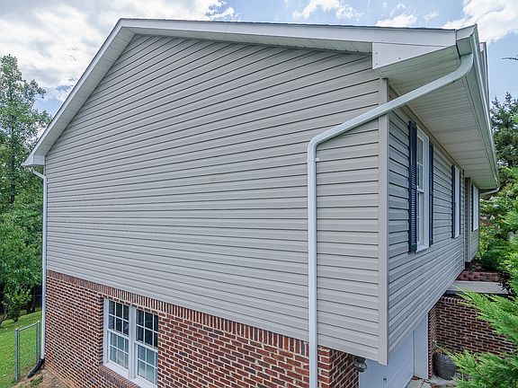 4th image of 2109 Hiara Dr