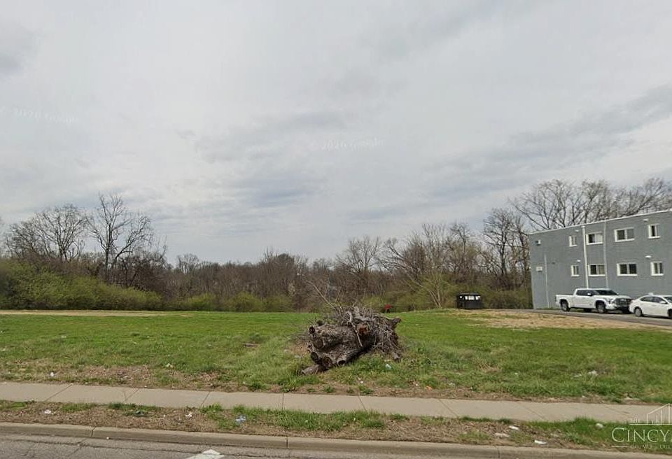 2nd image of 2570 Harrison Ave