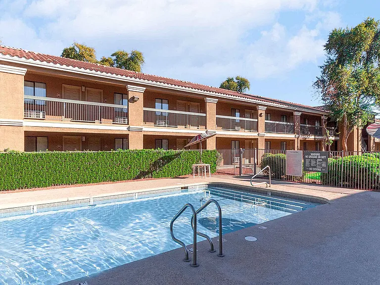 Residence at McDowell Apartments For Rent in Phoenix, AZ