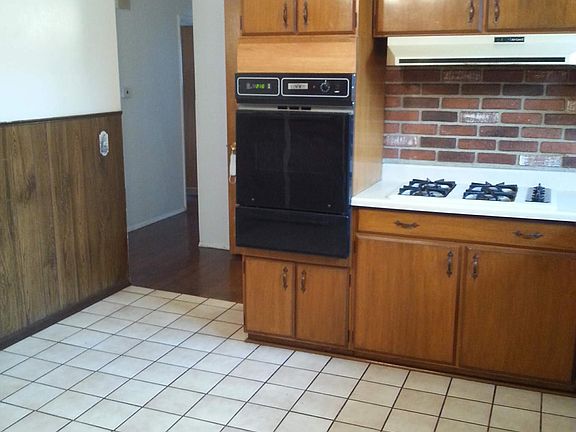 3rd image of 425 Skylark Dr