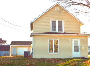 1210 W 3rd St, Vinton, IA 52349