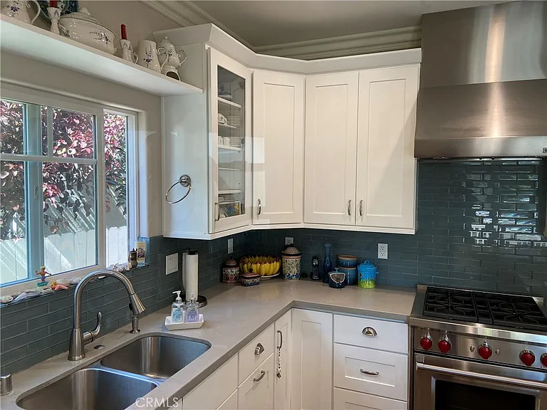 4470 Stansbury Ave — Photo 10