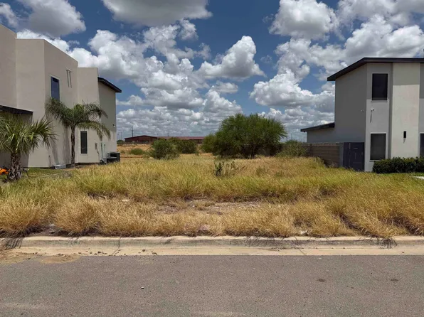 6920 Molinos Dr, Laredo, TX 78046