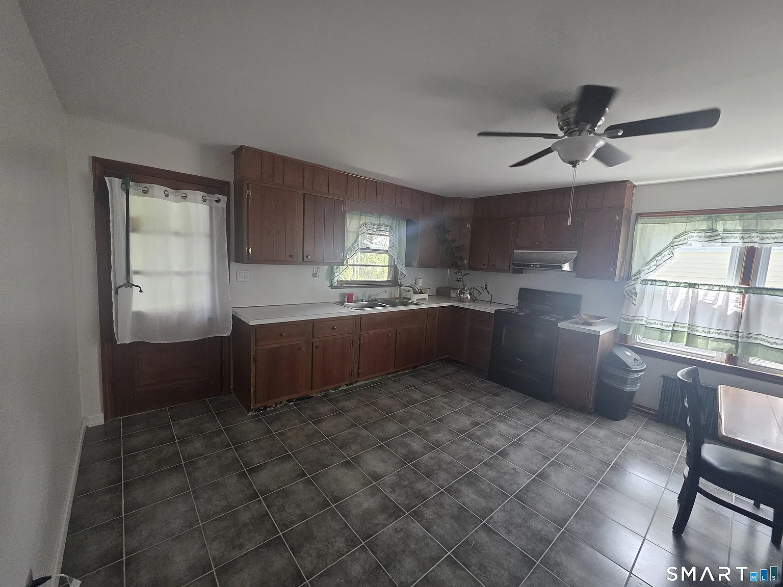 4 bed, 1.0 bath, 1746 sqft, $3,300 — Photo 3