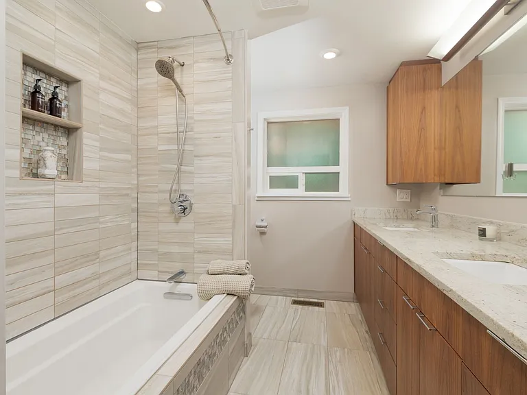15931 SE 41st Pl — Photo 25