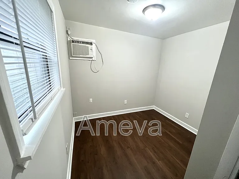 755 Saint Charles Ave NE #10 — Photo 4